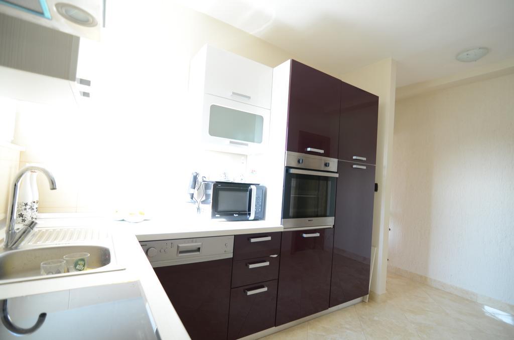 Apartment Emi Sukošan Exteriör bild