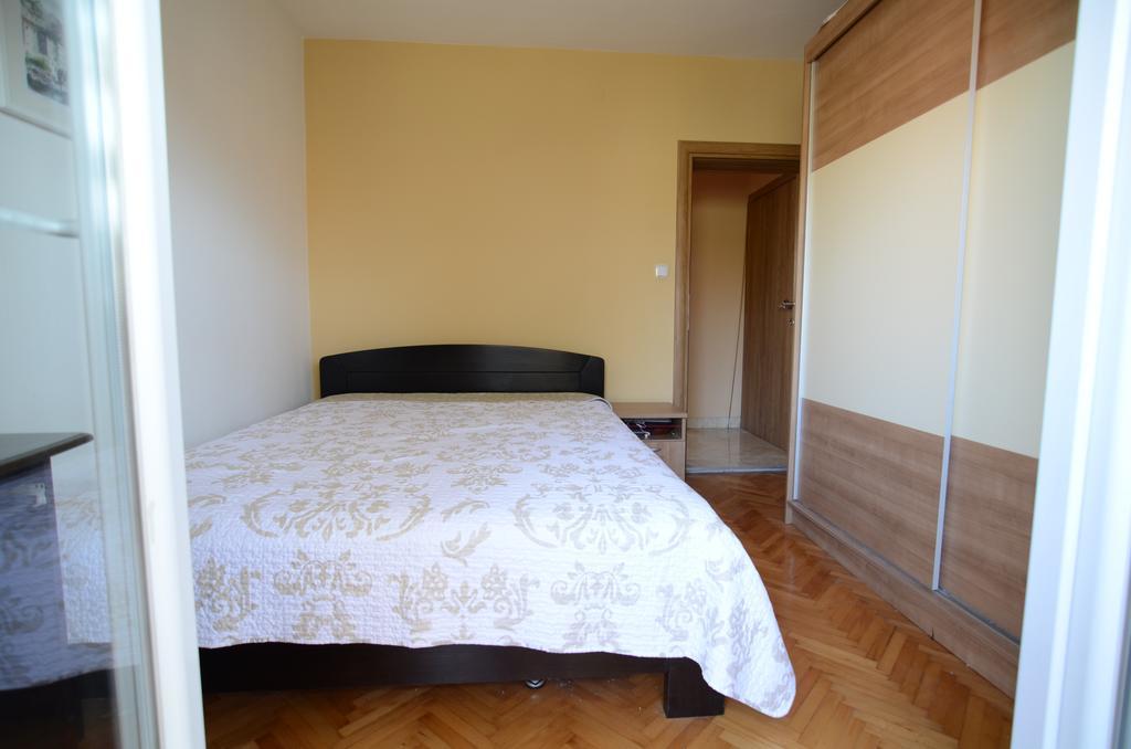 Apartment Emi Sukošan Exteriör bild