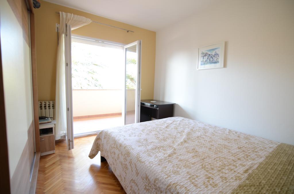 Apartment Emi Sukošan Exteriör bild