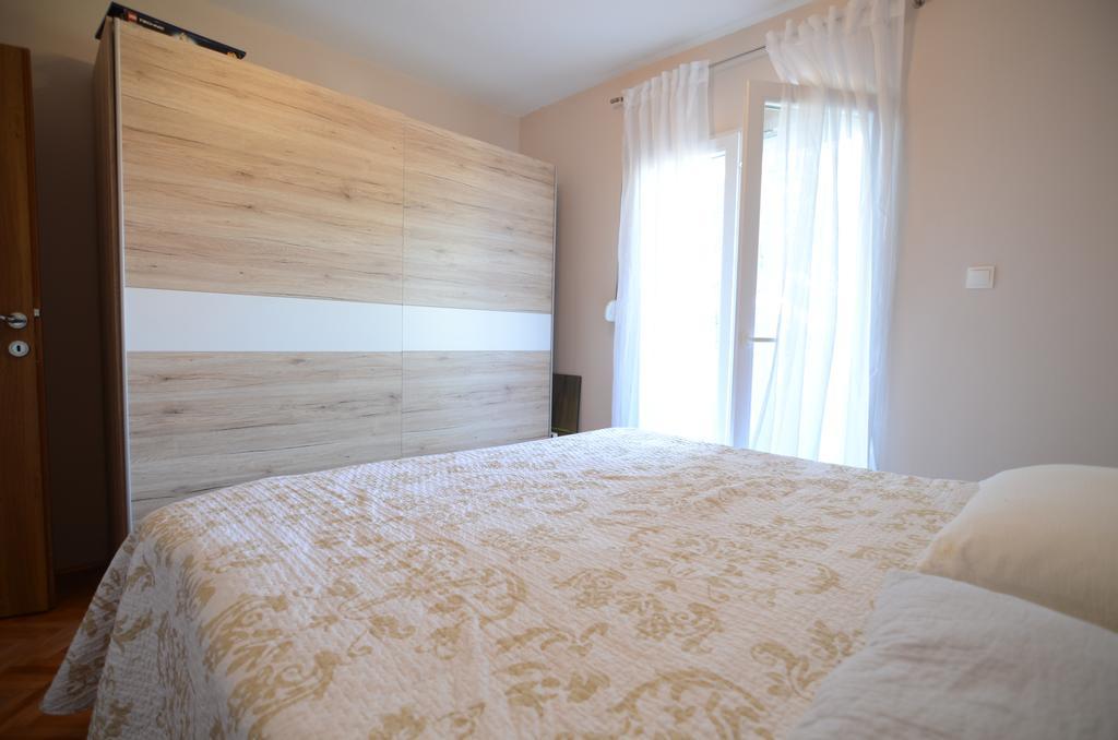 Apartment Emi Sukošan Exteriör bild